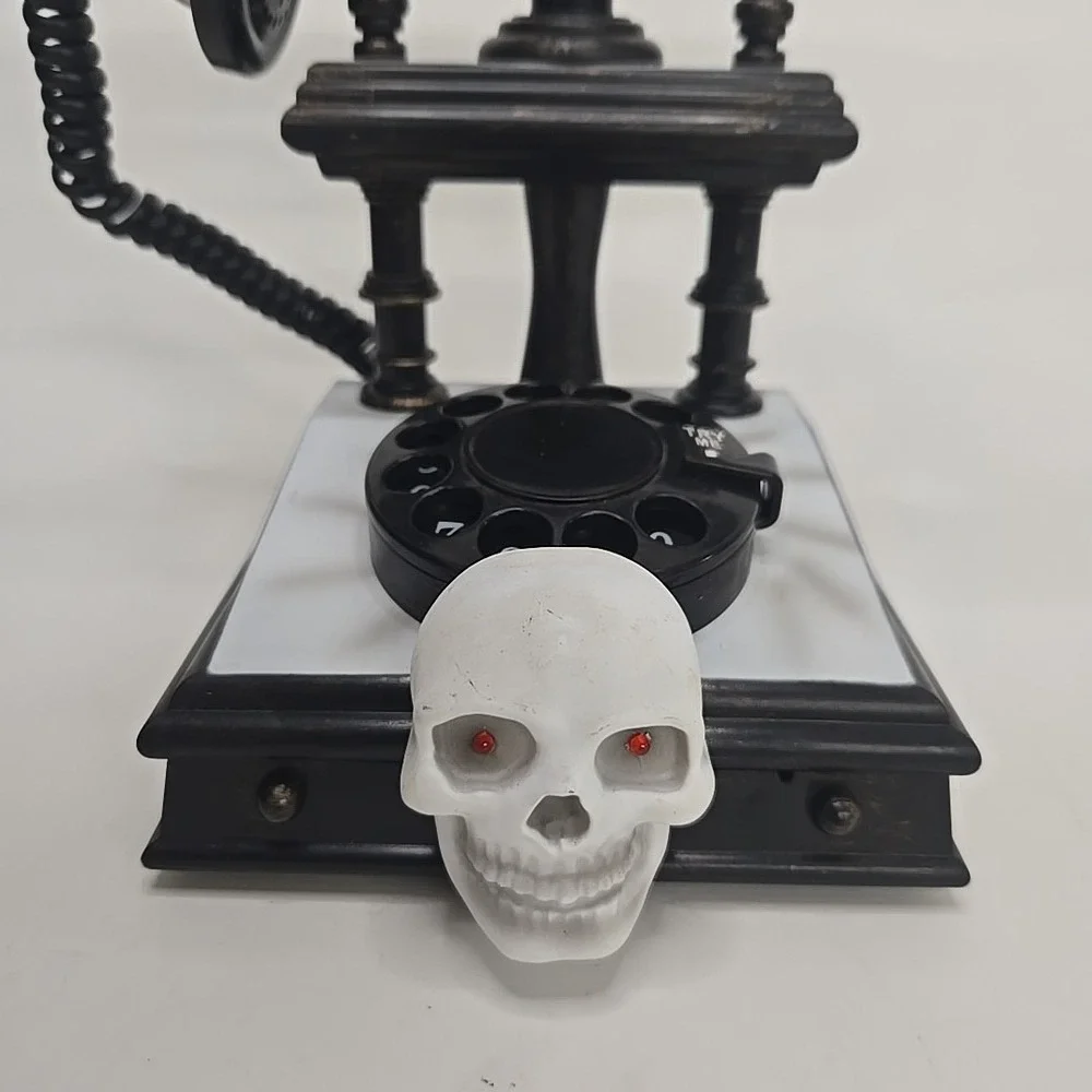 Gemmy Halloween Lighted Spooky Talking Telephone Rotary Phone Skull Prop Working